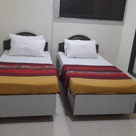 Shraddha Hotel Мумбаи Экстерьер фото
