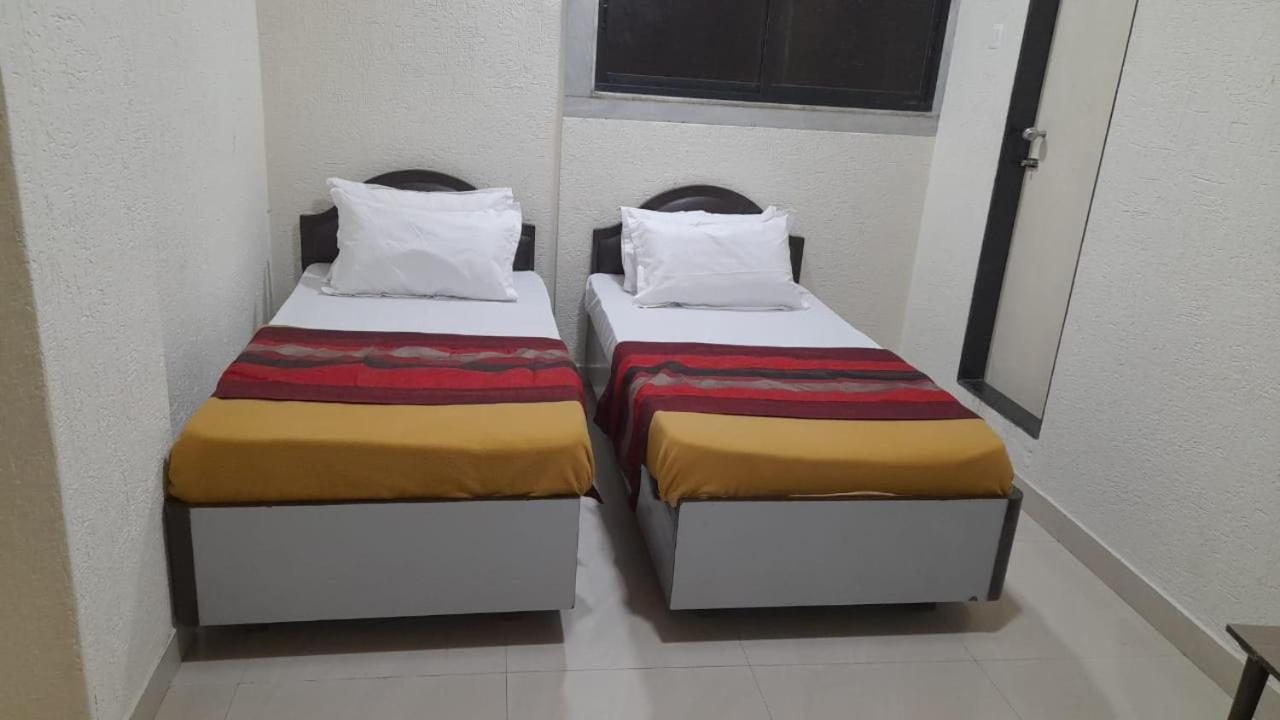 Shraddha Hotel Мумбаи Экстерьер фото